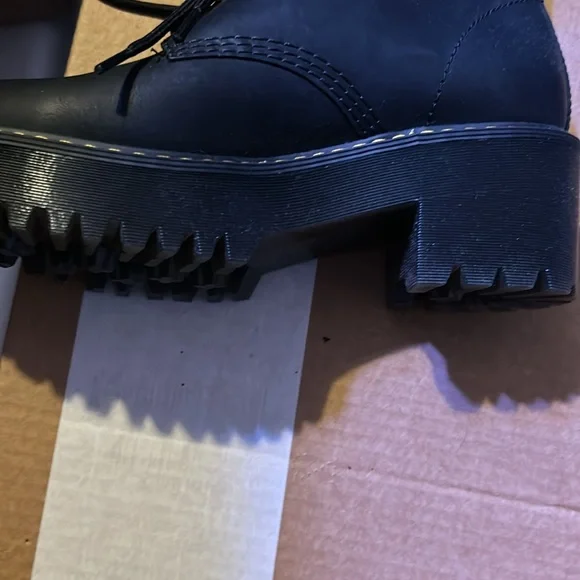 HP🎊🎊Doc Martens Boots - Picture 5 of 10